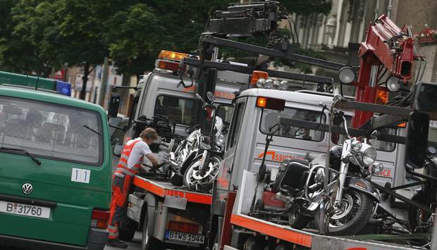 Bei der Razzia wurden auch acht Motorräder beschlagnahmt. Foto: Florian Schuh