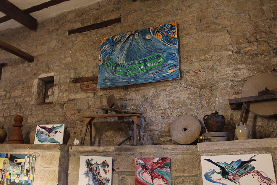 Neben Tieren und der Familie von Hinrich Z&uuml;rn, beheimatet die M&uuml;hle auch das Atelier des K&uuml;nstlers.