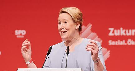 Landeschefin Franziska Giffey wirbt beim Berliner SPD-Landesparteitag für den Koalitionsvertrag.