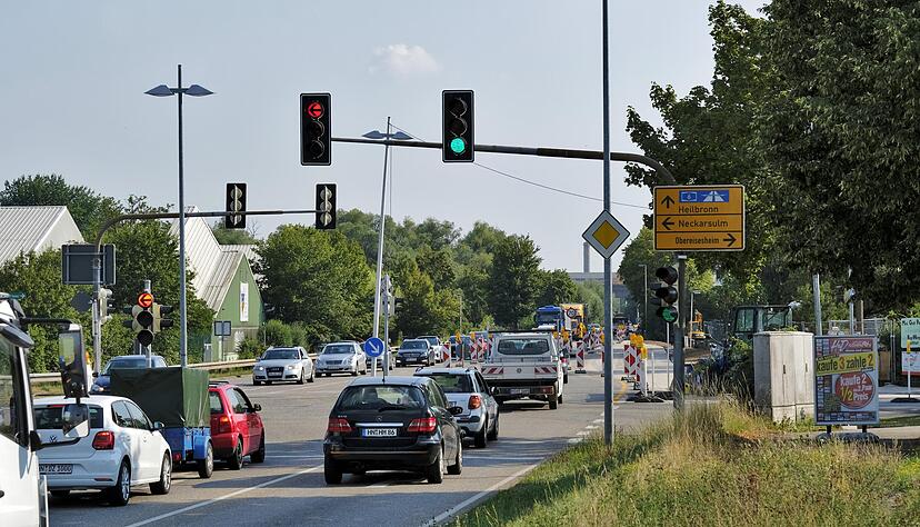 Die Neckartalstraße in Richtung Süden an der sogenannten Musikland-Kreuzung: Die Ampelanlagen bis zu den Böllinger Höfen werden neu programmiert. Foto: Dennis Mugler