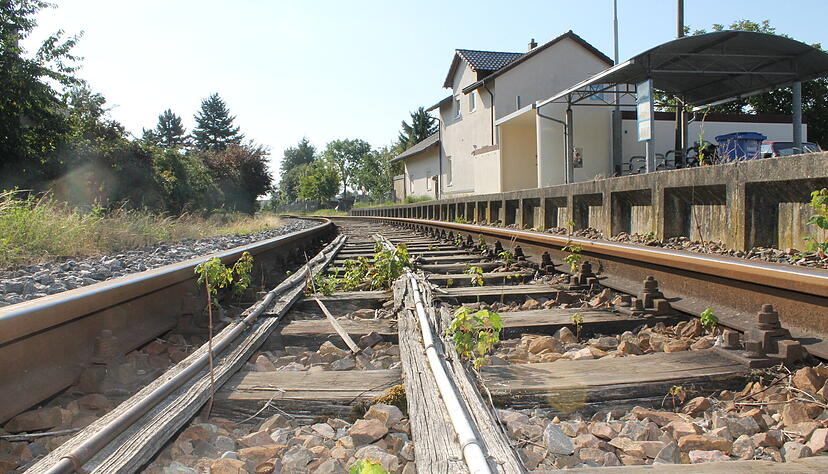Gleise der Krebsbachtalbahn bei Bad Rappenau-Obergimpern. Hier sollen einmal Stadtbahnzüge fahren.