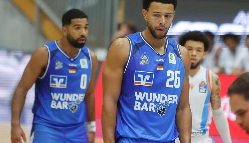 H&auml;ngende K&ouml;pfe bei den Hakro Merlins Crailsheim nach der Niederlage in K&ouml;ln. F&uuml;r Marvin Ogunsipe und die Mannschaft geht es nun am DIenstag zu Hause gegen Tabellenf&uuml;hrer Phoenix Hagen weiter.