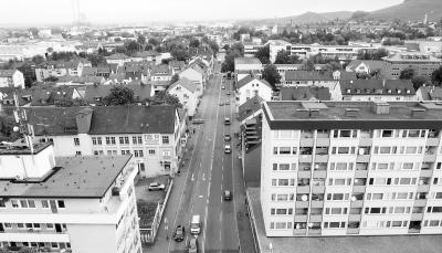 Im Telefonbuch stehen 78 Namen unter &bdquo;Paulinenstra&szlig;e&ldquo;, die vom K 3 aus betrachtet eine lange Flucht bildet. (Fotos: Helmut Buchholz)