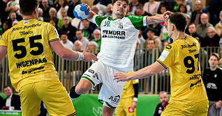 Der frühere Horkheimer Nick Fröhlich (Mitte) ist bislang der beste Torschütze des HC Oppenweiler/Backnang in der 2. Bundesliga.