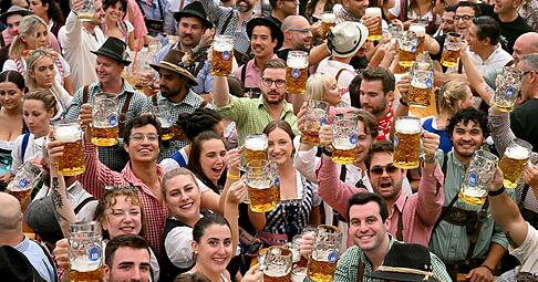 Das Oktoberfest ist am Samstag stark besucht, das Wiesn-Gelände soll überfüllt sein.