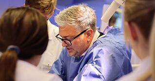 Am Klinikum Tübingen ist man dankbar für alle, die ihren Körper der Wissenschaft zur Verfügung stellen, sagt Bernhard Hirt, Professor für Anatomie an der Universität Tübingen.