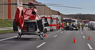 Bei einem Unfall auf der A6 sind mehrere Personen verletzt.