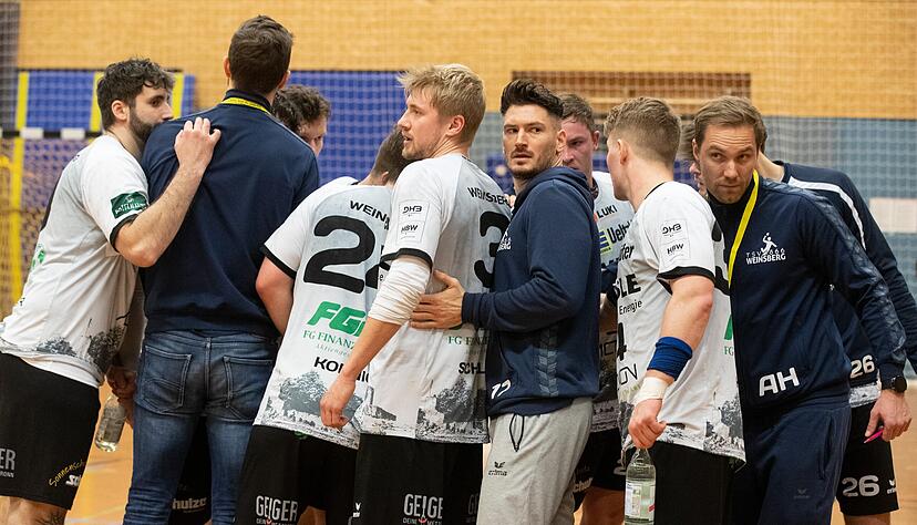 Der TSV Weinsberg um Co-Trainer Alexander He&szlig; (rechts) hat eine anspruchsvolle Staffel erwischt.