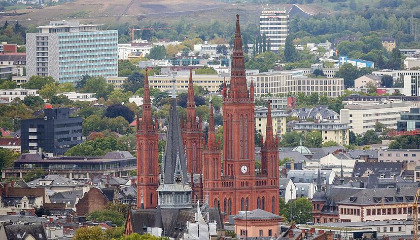 Die Polizei in Wiesbaden nahm nach einem T&ouml;tungsdelikt in der Innenstadt einen 38-J&auml;hrigen fest. (Symbolbild)