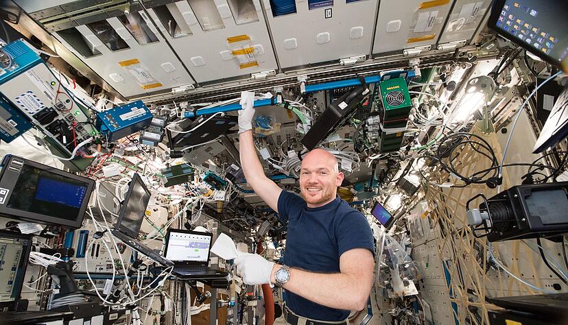 Zweimal war „Astro-Alex“ auf der Internationalen Raumstation ISS. Wenn es nach ihm geht, würde er wieder ins All fliegen. Eine Mondmission käme da gerade recht. Zweimal war „Astro-Alex“ auf der Internationalen Raumstation ISS. Wenn es nach ihm geht, würde er wieder ins All fliegen. Eine Mondmission käme da gerade recht.