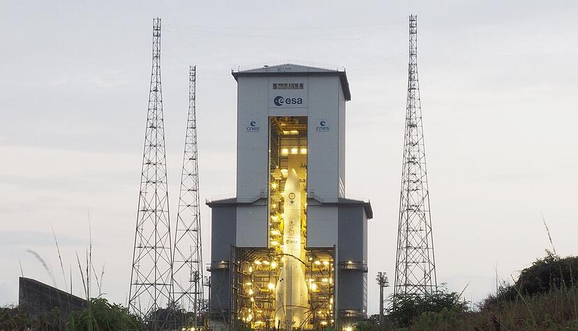 Bei ihrem Erstflug flog die Ariane 6 mit zwei Boostern. (Archivbild)