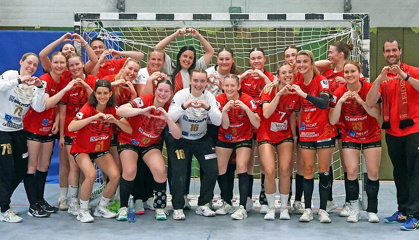 Ein Fotomotiv, das es so nicht mehr gibt: Zahlreiche Leistungstr&auml;gerinnen sowie Trainer Michael Walter (ganz rechts) verlassen die SG Schozach-Bottwartal.