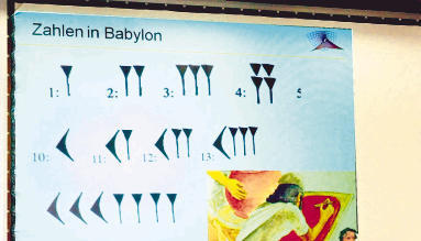 Babylon ist schuld, dass Stunden 60 statt 100 Minuten haben. „Und wo versteckt sich die 60 bei uns heute auch immer noch?“ Das wollte der Professor aus Würzburg wissen. Sogar darauf wusste ein Junge die Antwort.Foto: Dittmar Dirks Babylon ist schuld, dass Stunden 60 statt 100 Minuten haben. „Und wo versteckt sich die 60 bei uns heute auch immer noch?“ Das wollte der Professor aus Würzburg wissen. Sogar darauf wusste ein Junge die Antwort.Foto: Dittmar Dirks