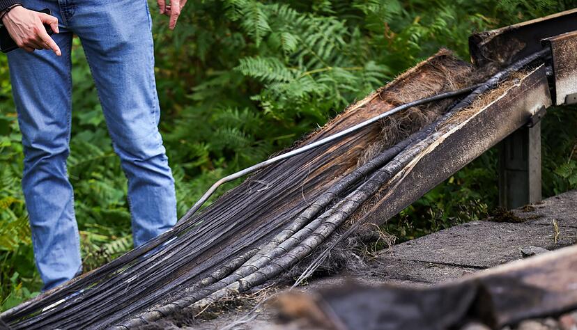 in einem Kabelschacht brannte es.