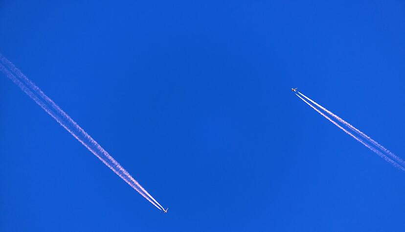 Verkehrsflugzeuge halten sich an bestimmte Luftrouten. (Archivfoto)