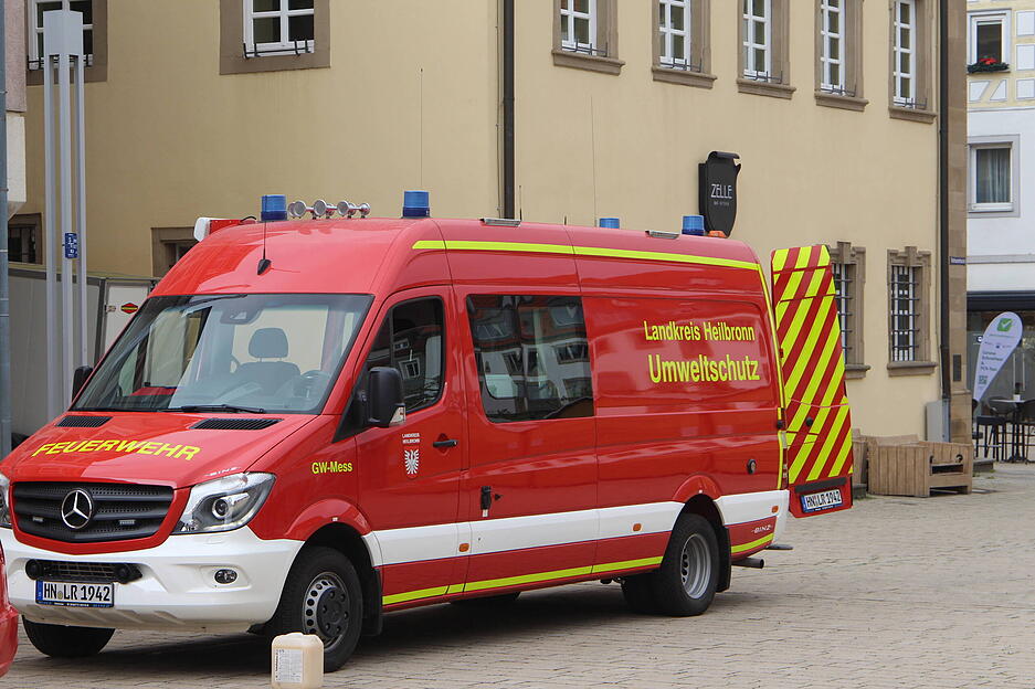 Neckarsulm

vermutlich in der Nacht auf den 1. Mai wurde Duschbad oder etwas ähliches in den Brunnen am Marktplatz in Neckarulm eingebracht, der Brunnen Schäumte kräftig als die Einsatzkräfte der Feuerwehr Neckarsulm mit dem Stichwort Gewässer