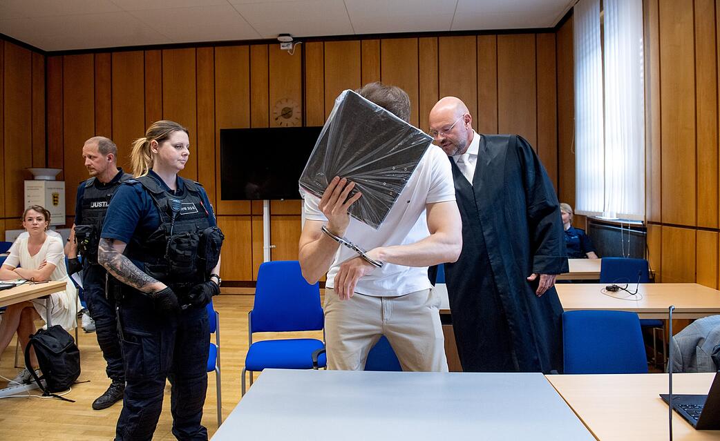 Ehemaliger Gefängniswärter der JVA Heilbronn sitzt auf der Anklagebank