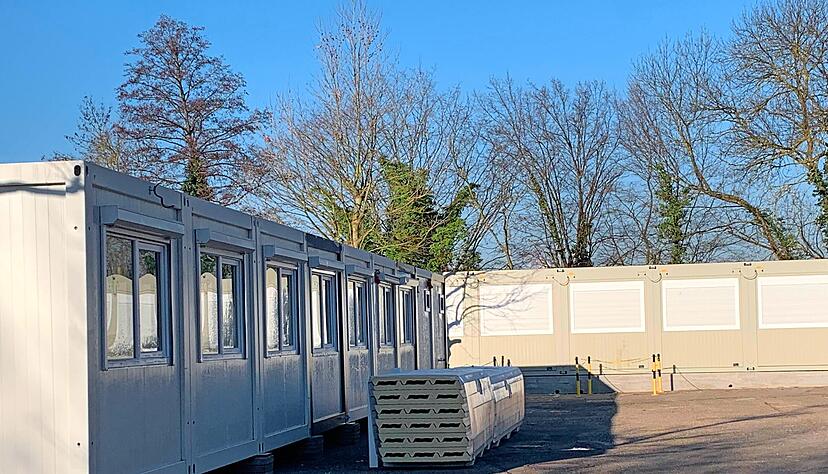Die ersten Gefl&uuml;chteten leben inzwischen in der Weidachstra&szlig;e. Um gewappnet zu sein, macht die Stadt weitere Container bezugsfertig.
Foto: Anja Krezer