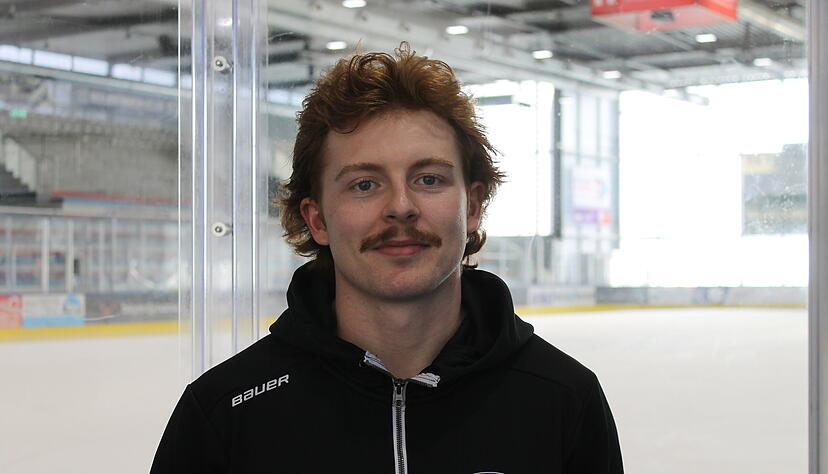 Auch Falken-Stürmer Calder Anderson rasiert diesen Monat seinen Schnurrbart nicht ab.