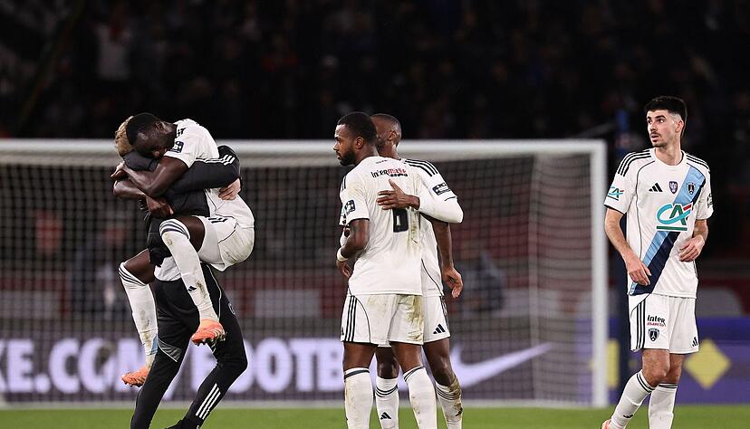 Der Au&szlig;enseiter feiert.