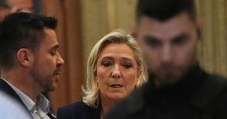 Auch in Berufung fordert die Anklage, Le Pen zeitweise das passive Wahlrecht zu entziehen. (Archivbild)