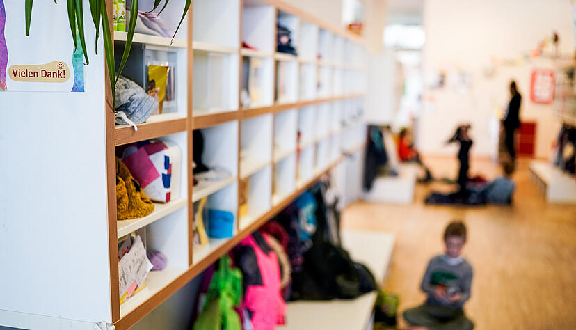 Eltern, die ihre Kinder zu spät von der Kita abholen, müssen in Ludwigsburg künftig Strafe zahlen. Eltern, die ihre Kinder zu spät von der Kita abholen, müssen in Ludwigsburg künftig Strafe zahlen.