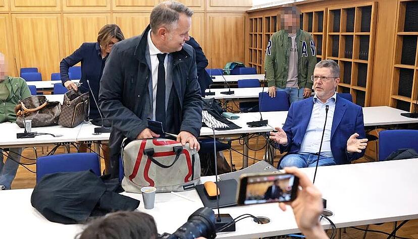 Seit 19. Oktober stehen Löwensteins Bürgermeister Klaus Schifferer (rechts) und zwei Verantwortliche eines Erdbauunternehmens vor Gericht.
