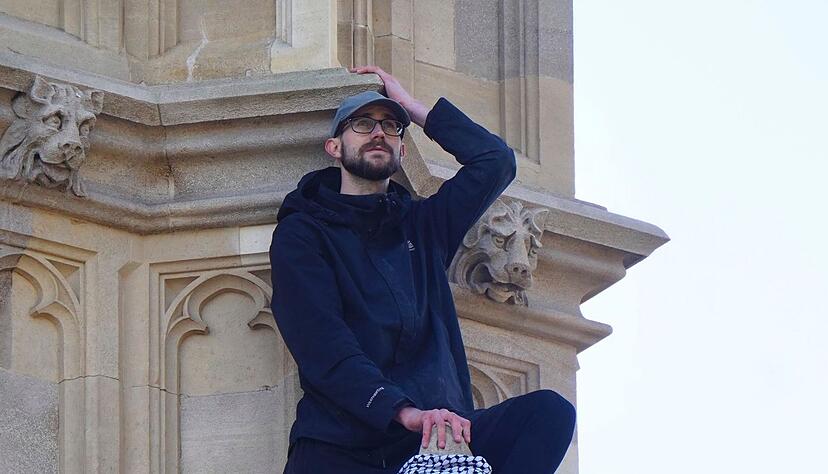 Gro&szlig;einsatz in London: Ein Mann ist auf den Turm mit der Glocke Big Ben geklettert.