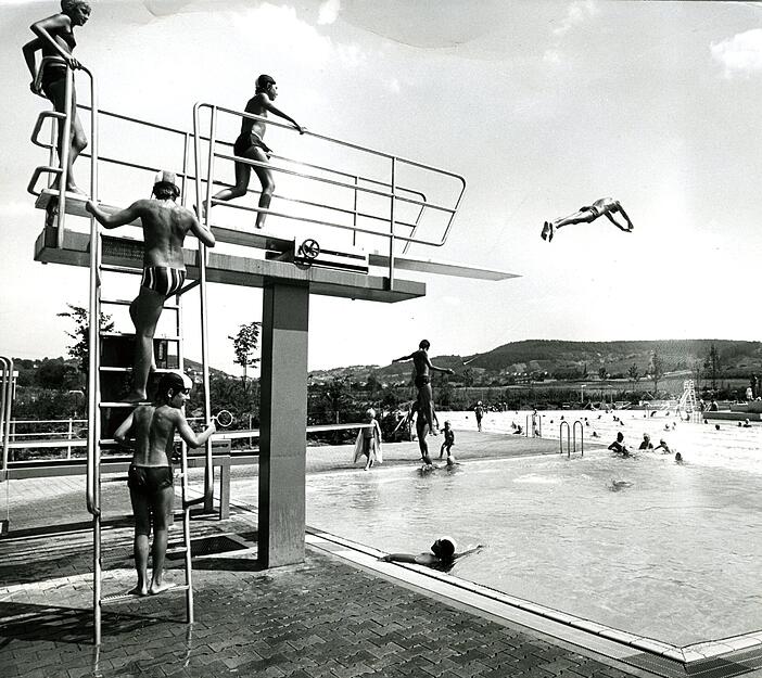 Badespaß im Obersulmer Freibad. Undatierte Aufnahme.