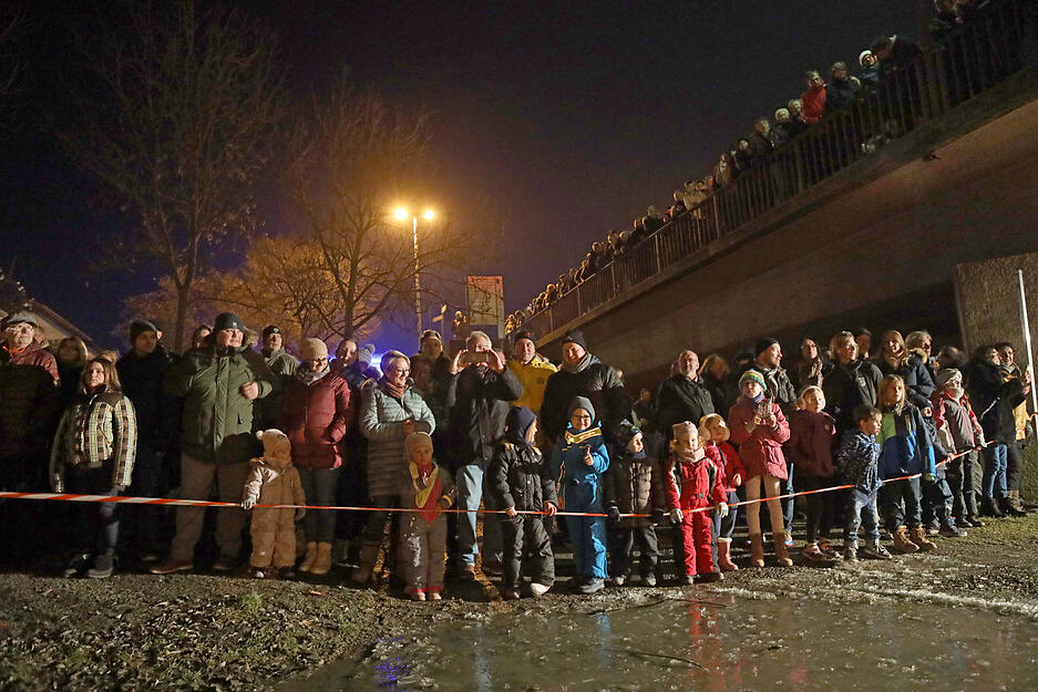 DLRG Fackelschwimmen in Möckmühler Jagst DLRG Fackelschwimmen in Möckmühler Jagst