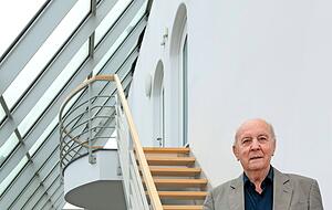 Hobby-Architekt und Tüftler: Bruno Staiger ist sichtlich stolz auf sein Werk.