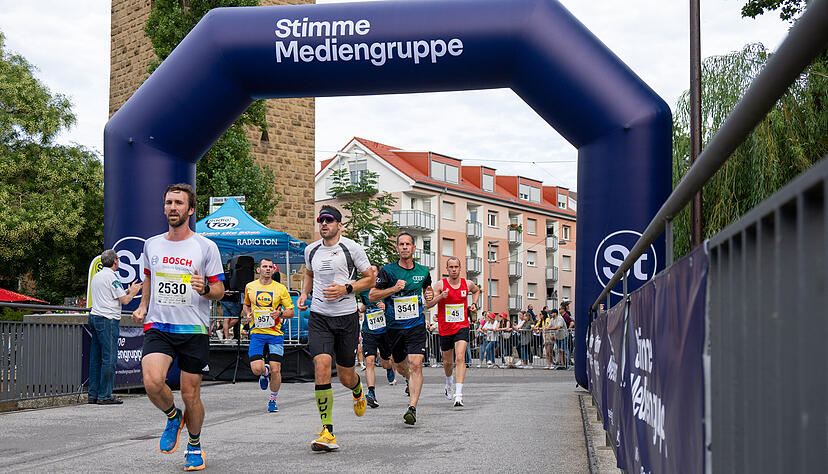 7200 Starter sind beim Stimme-Firmenlauf powered by hep solar in Heilbronn unterwegs. 7200 Starter sind beim Stimme-Firmenlauf powered by hep solar in Heilbronn unterwegs.