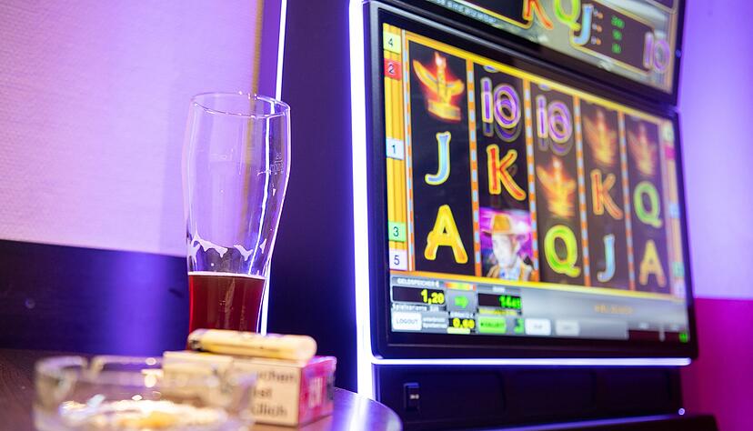 Intensives Zocken kann zu Verschuldung sowie zu psychischen und sozialen Problemen führen. (Symbolbild) Intensives Zocken kann zu Verschuldung sowie zu psychischen und sozialen Problemen führen. (Symbolbild)