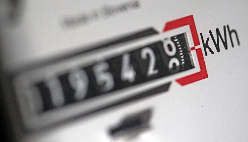 Ein Stromzähler zeigt in einem Mietshaus die verbrauchten Kilowattstunden an &minus; seriöse Handelsvertreter fragen nicht nach dem Zählerstand.
Foto: dpa