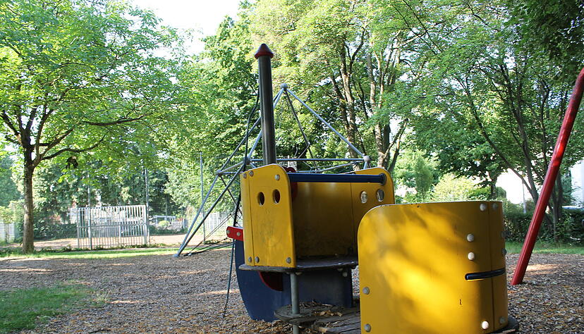 Ein Mann und eine Frau sollen sich Kindern auf verd&auml;chtige Weise gen&auml;hert haben (Symbolbild). Foto: Simon Gajer