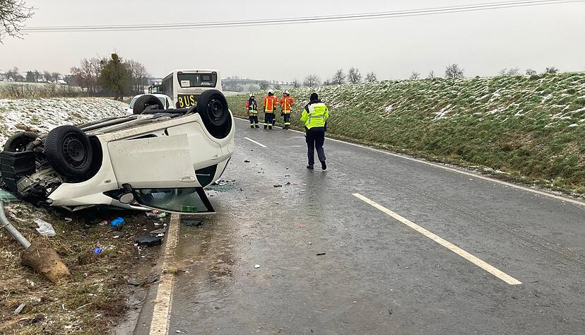 Für die Autofahrerin kam jede Hilfe zu spät. Sie verstarb noch an der Unfallstelle.