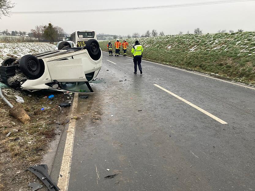 Für die Autofahrerin kam jede Hilfe zu spät. Sie verstarb noch an der Unfallstelle.
