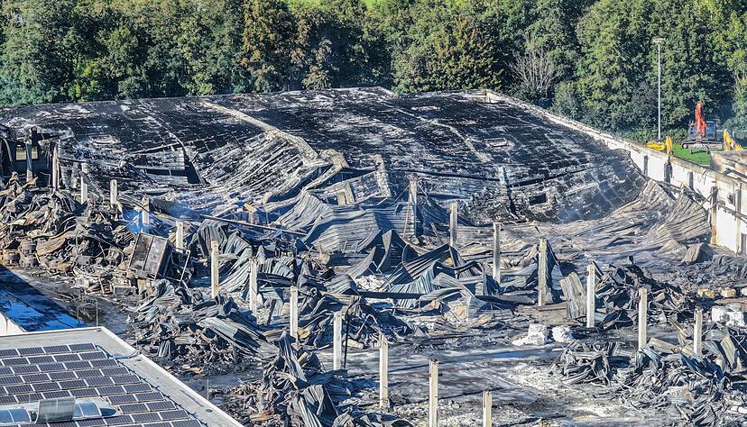 Das Feuer hat Brandruinen zur&uuml;ckgelassen.