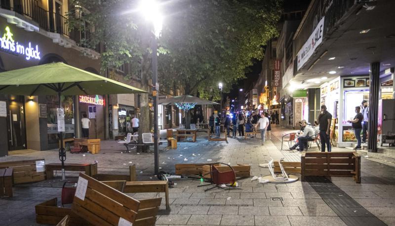 Bei den Krawallen waren in der Nacht vom 20. Juni 2020 Hunderte meist junge Männer in kleineren Gruppen randalierend durch die Stuttgarter Innenstadt gezogen und hatten eine Spur der Verwüstung hinterlassen.  Foto: Archiv/dpa