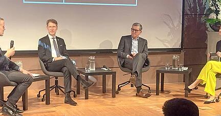 In der Experimenta diskutierten die Experten Markus Richter (von links), Florian Stegmann, Reinhold Geilsdörfer und Moderatorin Stephanie Baade.
Foto: Jürgen Paul In der Experimenta diskutierten die Experten Markus Richter (von links), Florian Stegmann, Reinhold Geilsdörfer und Moderatorin Stephanie Baade.
Foto: Jürgen Paul