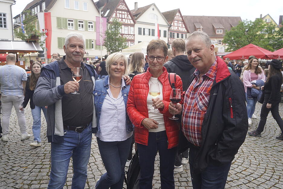 Das 27. Hohenloher Weindorf lädt noch bis  8. Juli 2024 alle Weinliebhaber und Feinschmecker nach Öhringen ein.