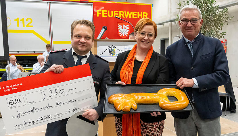 Das neue Feuerwehrhaus der Stadt Weinsberg ist feierlich eingeweiht worden. Mit Innenminister Thomas Strobl (rechts) war auch hoher Besuch dabei.