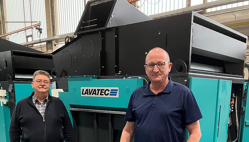 Ralf Klein (links) wird im Januar in Festanstellung von Lavatec übernommen. Darüber freut sich auch Projektmanager Jürgen Bösinger. Ralf Klein (links) wird im Januar in Festanstellung von Lavatec übernommen. Darüber freut sich auch Projektmanager Jürgen Bösinger.