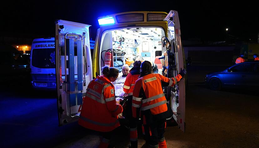 Hunderte Sanit&auml;ter, Polizisten und Feuerwehrleute waren nach dem schweren Zugungl&uuml;ck im Einsatz.
