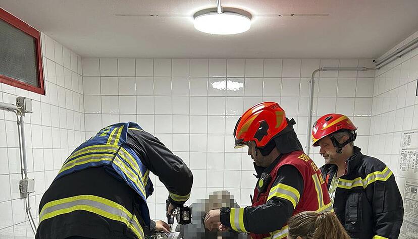 Das Kind wurde mit Hilfe einer hydraulischen Schere befreit.