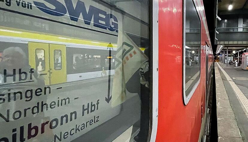 Seit Anfang des Jahres fährt die landeseigene Südwestdeutsche Landesverkehrs-GmbH (SWEG) den Heilbronner Hauptbahnhof an. Jetzt kündigte das Unternehmen überraschend den Ausstieg an. Seit Anfang des Jahres fährt die landeseigene Südwestdeutsche Landesverkehrs-GmbH (SWEG) den Heilbronner Hauptbahnhof an. Jetzt kündigte das Unternehmen überraschend den Ausstieg an.