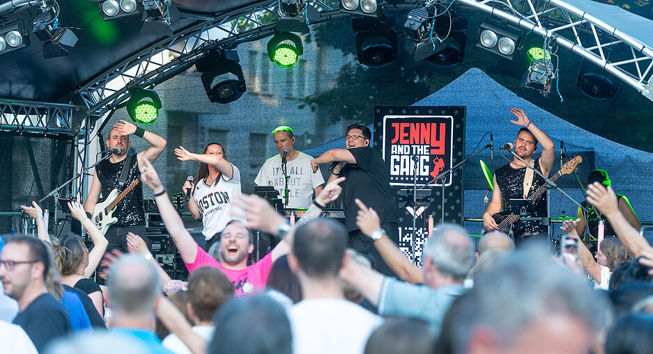 Beim letzten Tag des Heilbronner Lichterfests war für die Besucher einiges geboten, unter anderem auch Live-Musik. Beim letzten Tag des Heilbronner Lichterfests war für die Besucher einiges geboten, unter anderem auch Live-Musik.