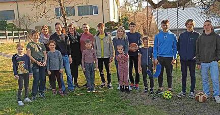 Helfer von der Caring Community Heilbronn und aus der Ukraine geflüchtete Mütter und ihre Kinder (von links): Leni Siller, Jakob Drautz, Juliane Schick, Emma Drautz, Kerstin Drautz, Britta Uhl, Tanja, Yehor und Yarislav aus Odessa, Anna, Veronika und Kyrill aus Charkiw, Nazar aus Odessa, Felix Schick, Sebastian Betz und Leonhard Uhl.
Foto: privat