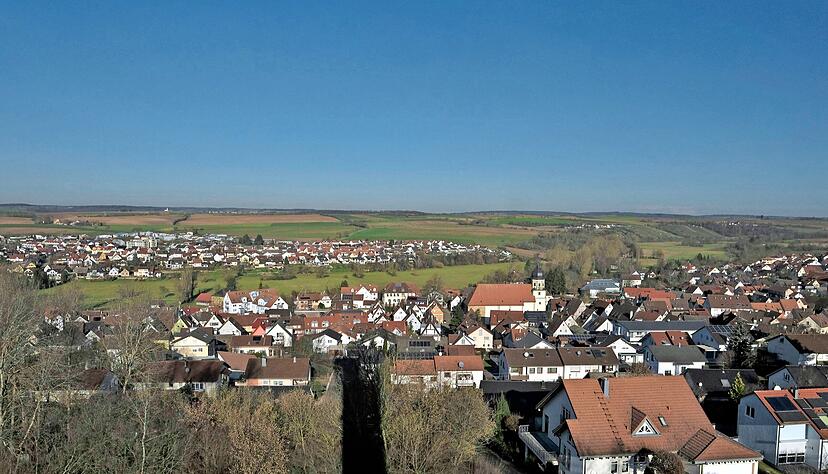 Grundschule, Hallenbad und Fluggel&auml;nde: Oedheim liegt idyllisch und hat einiges zu bieten. Die Nachfrage nach Baupl&auml;tzen ist gro&szlig;.
Fotos: Dennis Mugler