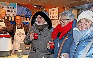 Die Preise für Glühwein liegen auf dem Öhringer Weihnachtsmarkt bei meist 3,50 Euro, Punsch gibt es zu drei Euro. Die Preise für Glühwein liegen auf dem Öhringer Weihnachtsmarkt bei meist 3,50 Euro, Punsch gibt es zu drei Euro.